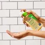 ⁦سيرافي - غسول زيتي رغوي مرطب للبشرة العادية والجافة 236ml⁩ - الصورة ⁦3⁩